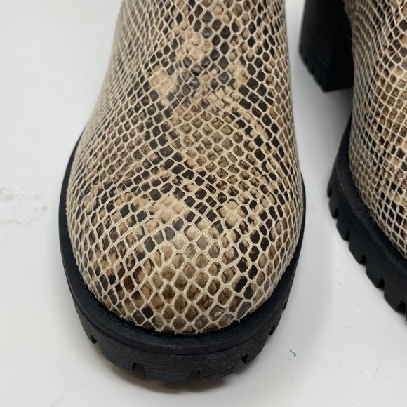 Bella Vita Womens Size 10 M Connery Boots Natural Snake Stretch Fabric Side Zip - Picture 4 of 12